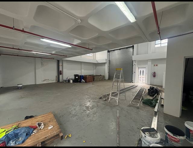 214M² FACTORY TO LET IN BLACKHEATH INDUSTRIAL